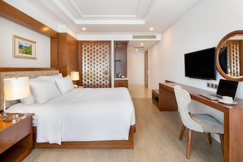 paris deli danang beach hotel