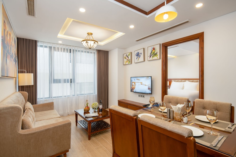 paris deli danang beach hotel