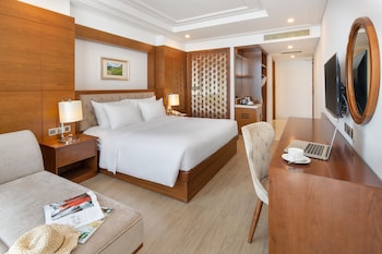 paris deli danang beach hotel