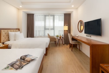 paris deli danang beach hotel