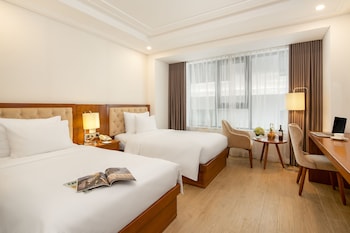 paris deli danang beach hotel