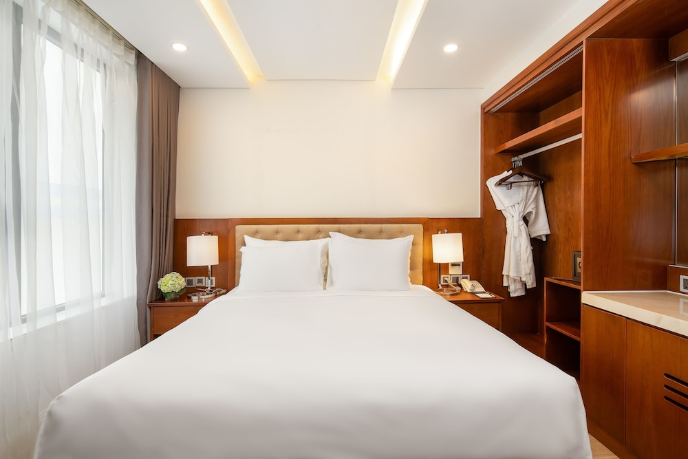 paris deli danang beach hotel