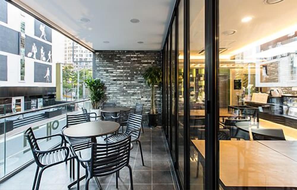 sleep with your own pet only the petel