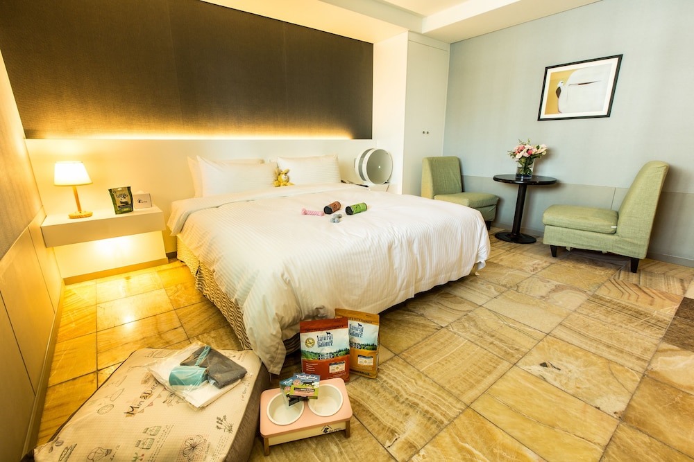 sleep with your own pet only the petel