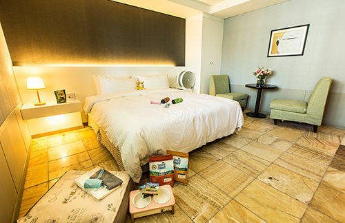 sleep with your own pet only the petel