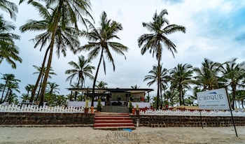 C'roque Beach Resort