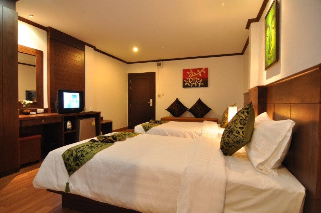 Hemingway's Hotel Phuket,Kathu>>Karon Beach,3 star