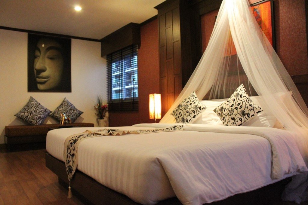 Hemingway's Hotel Phuket,Kathu>>Karon Beach,3 star