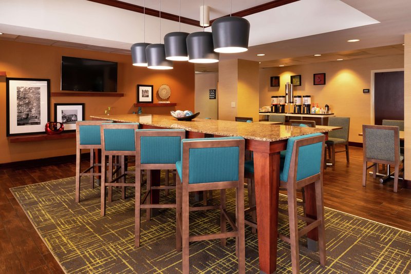 hampton inn greensboro airport