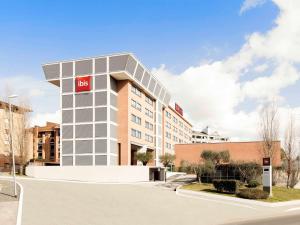 Ibis Roma Fiera,Via Arturo Mercanti 63,3 star