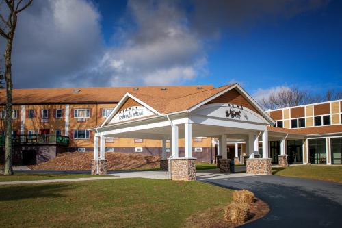 carriage house country club