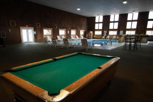 carriage house country club