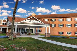 carriage house country club