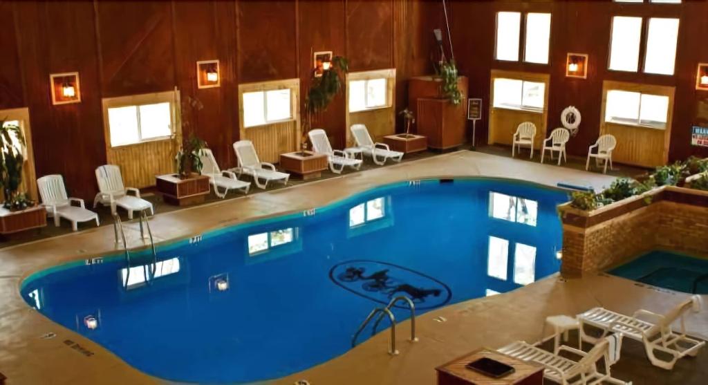 carriage house country club