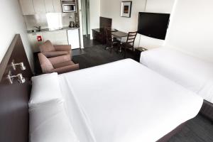 st ives motel apartments