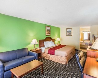 Econo Lodge,Near Wwii Flight Training Museum,2 star