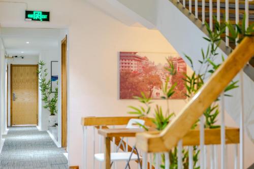 xian travelling with hostel zhu que men