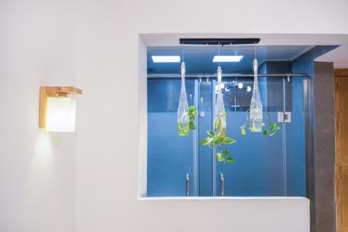 xian travelling with hostel zhu que men