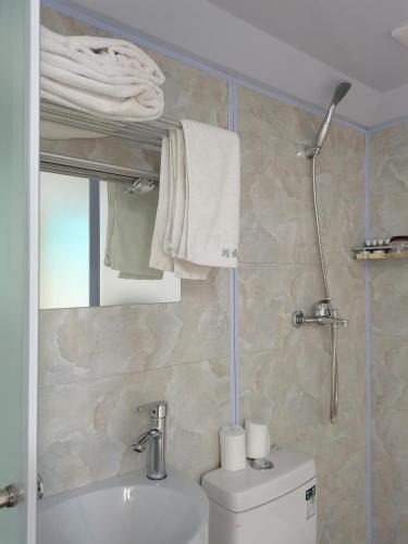 xian travelling with hostel zhu que men