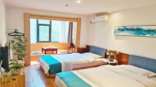 xian travelling with hostel zhu que men