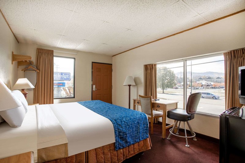 pigeon forge parkway inn