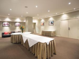 oaks melbourne on market hotel