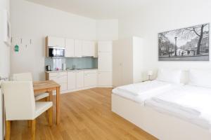 Riess City Rooms - Self Check-In,Tuerkenstrasse 27,2 star