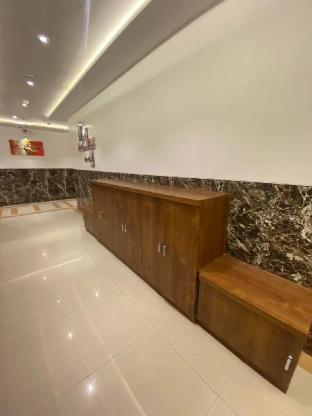 hotel bkc crown near trade centre visa consulate