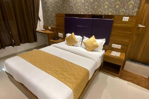hotel bkc crown near trade centre visa consulate