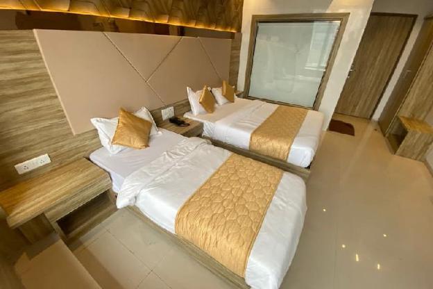 hotel bkc crown near trade centre visa consulate