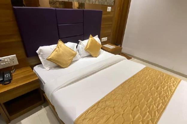 hotel bkc crown near trade centre visa consulate