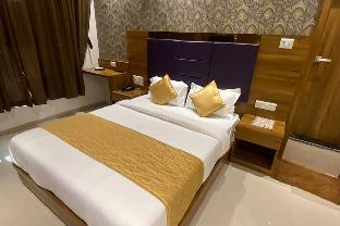 hotel bkc crown near trade centre visa consulate