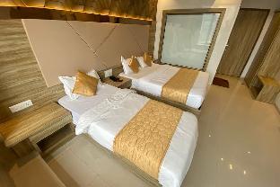 hotel bkc crown near trade centre visa consulate