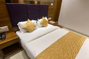 hotel bkc crown near trade centre visa consulate
