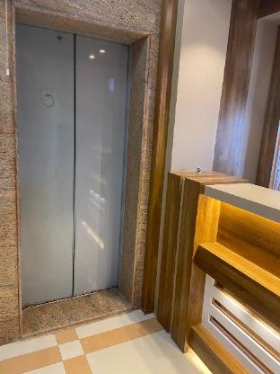 hotel bkc crown near trade centre visa consulate