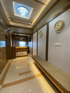 hotel bkc crown near trade centre visa consulate
