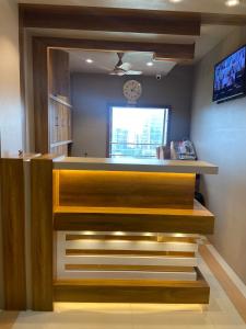 hotel bkc crown near trade centre visa consulate