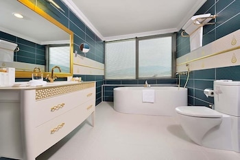 the sign kocaeli thermal spa hotel and convention center