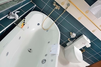 the sign kocaeli thermal spa hotel and convention center