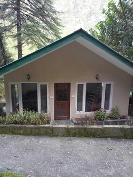 asaka himalayan inspiration lodge kasol