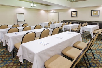 Holiday Inn Express Hotel & Suites Alvarado By Ihg,Cleburne>>Alvarado,3 star