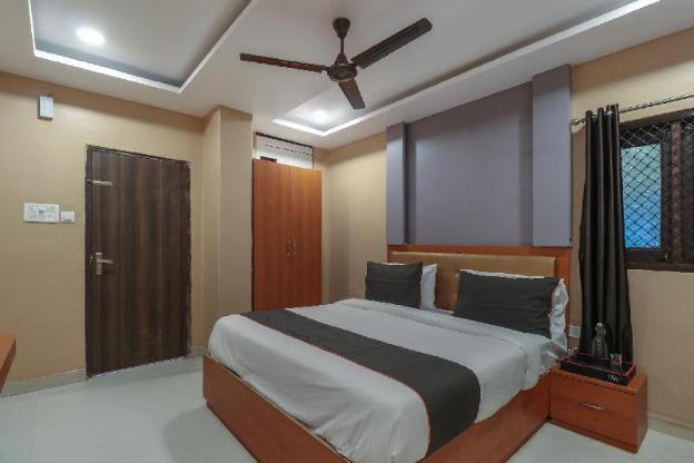 collection o swarna banquet bhu rd