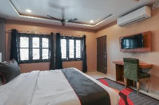 collection o swarna banquet bhu rd