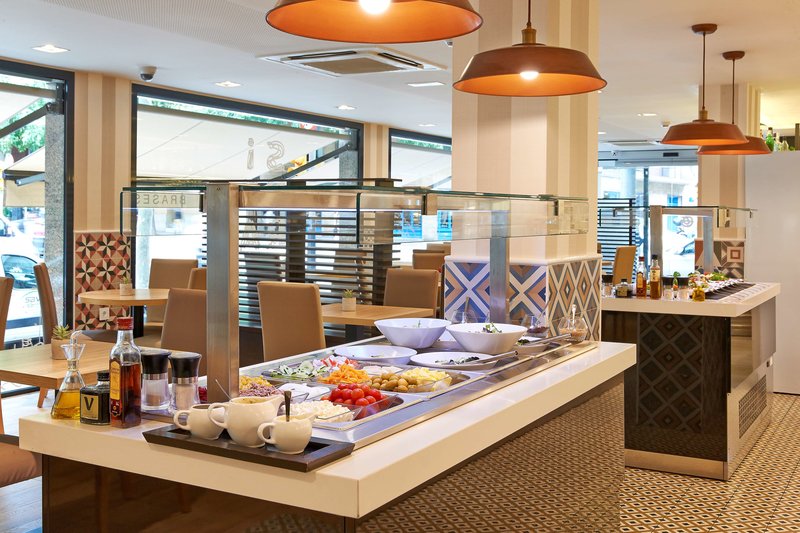 nh barcelona les corts