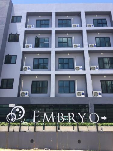 embryo hotel