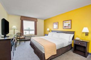 Super 8 By Wyndham Barrie South,Barrie - Orillia>>Barrie,2 star