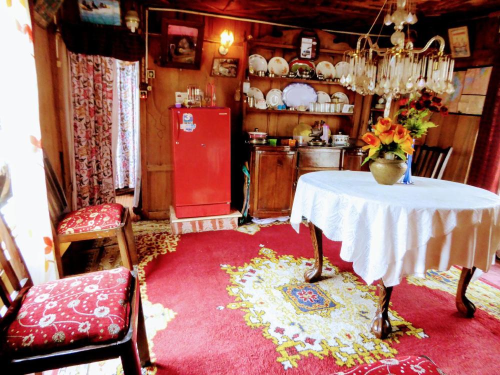 house boat royal lodge