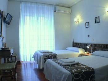 hostal esmeralda