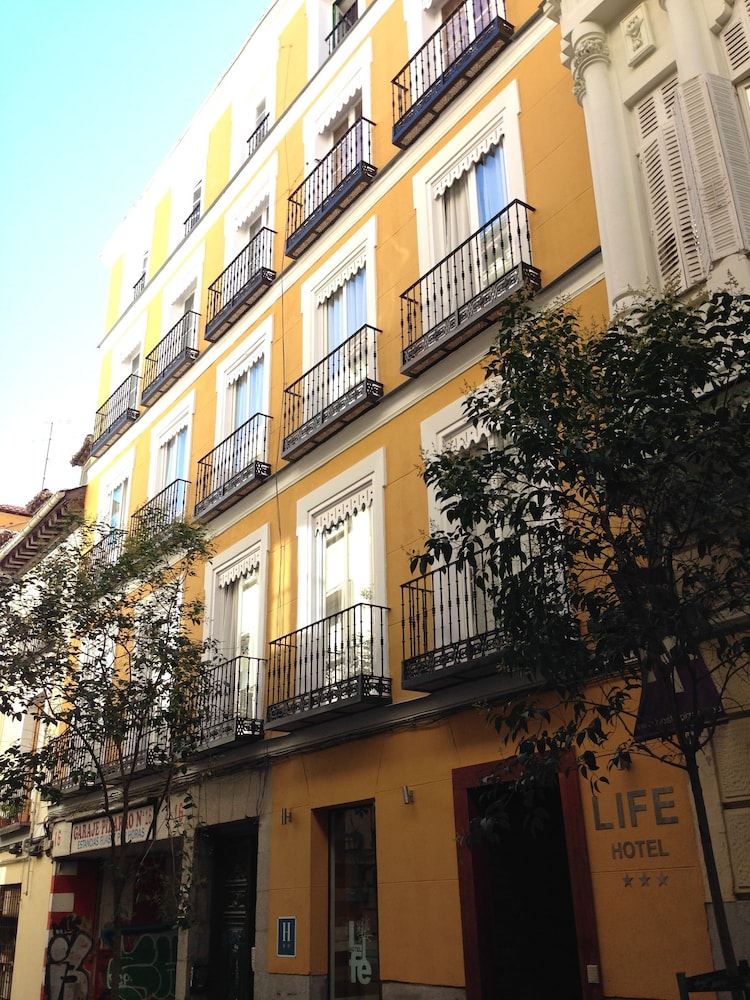 hotel life gran via