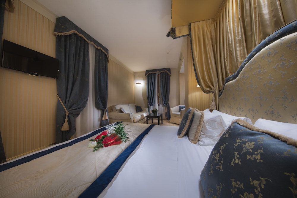hotel a la commedia